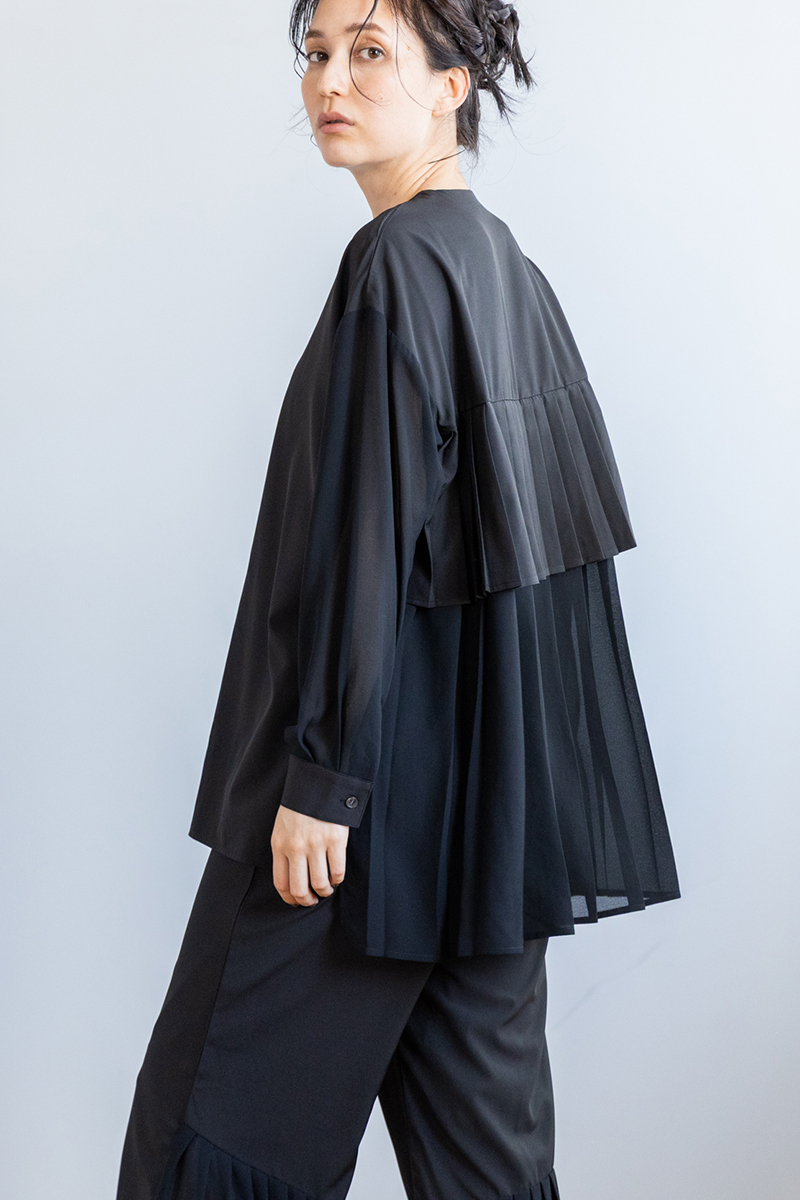 バックプリーツブラウス