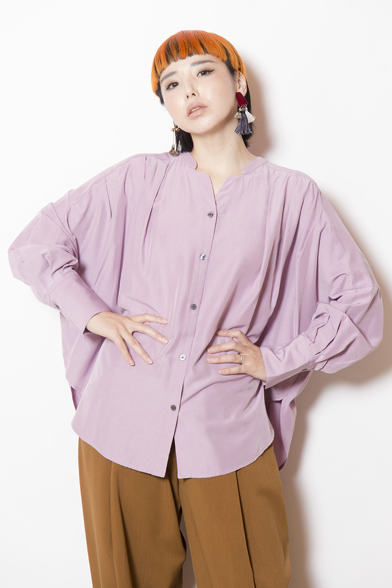 タックシャツブラウス