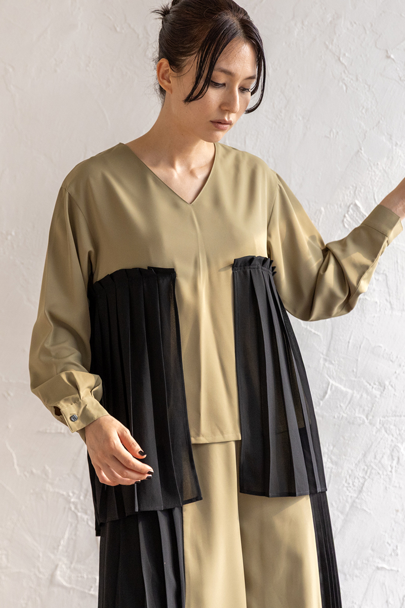 レイヤードプリーツブラウス